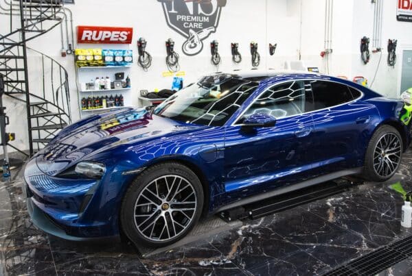 Detailing σε Μπλε Porsche σε Κέρωμα Αυτοκινήτου